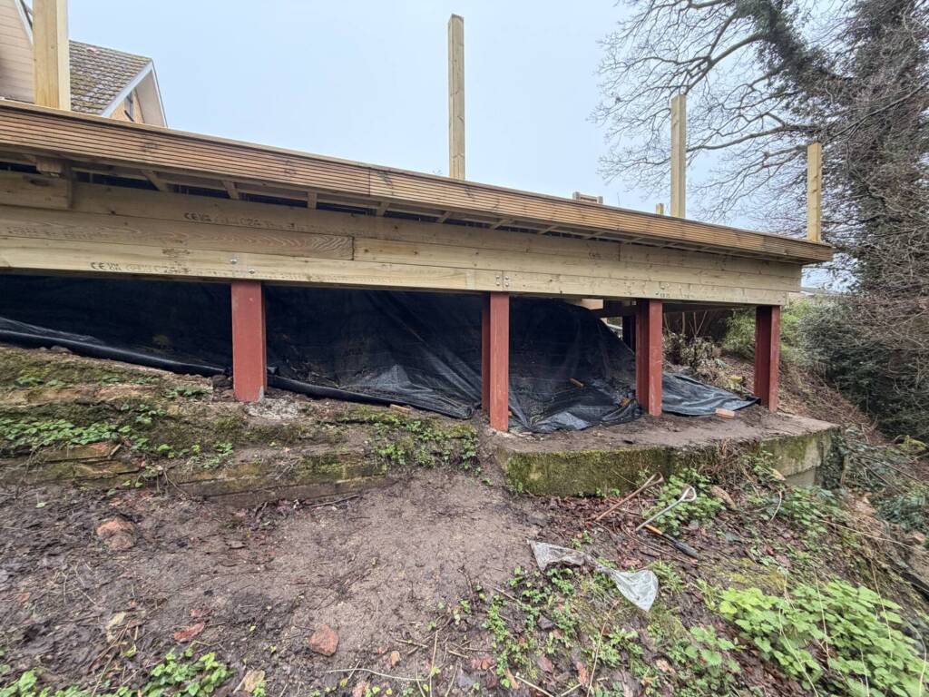 Floating Softwood Decking & Retaining Wall 7 New Floating Softwood Decking Retaining Wall 1